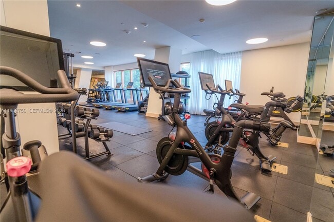 Building Photo - 2678 Tigertail Ave