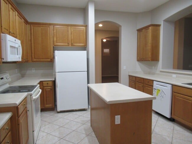 Building Photo - Nice 2 Bedroom Plus Bonus Room / 2 Bath Home in Chandler Gated Community!