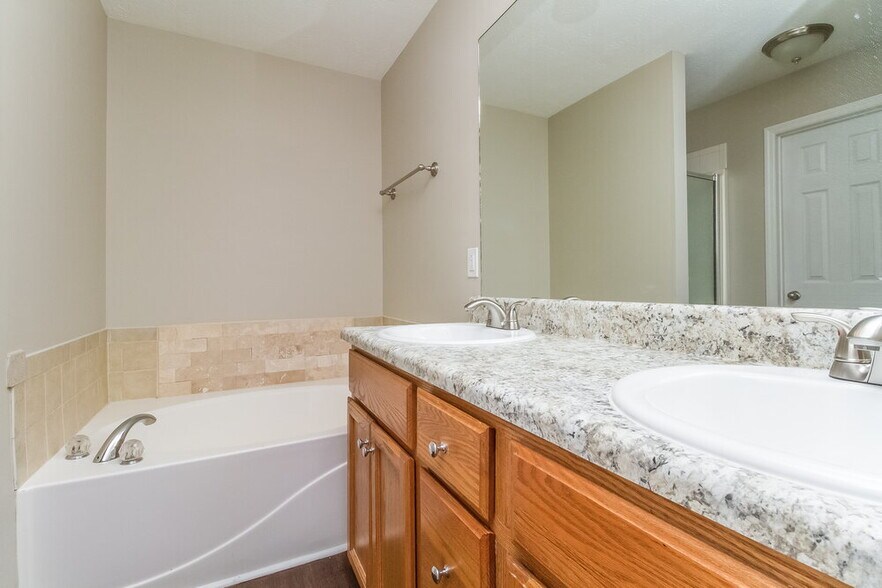 Building Photo - 1449 Westview Dr
