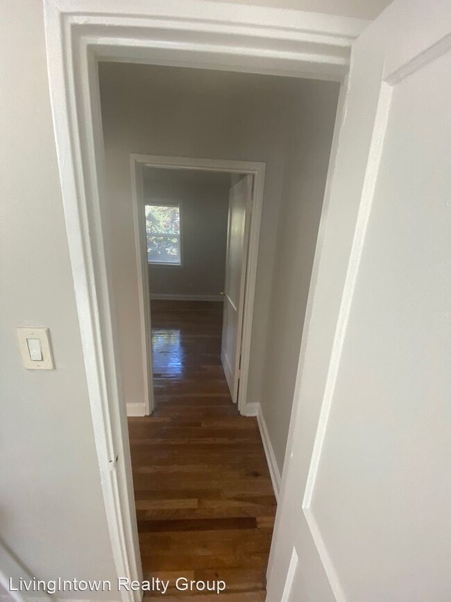 Building Photo - 1 br, 1 bath Apartment - 589-603 Seminole ...