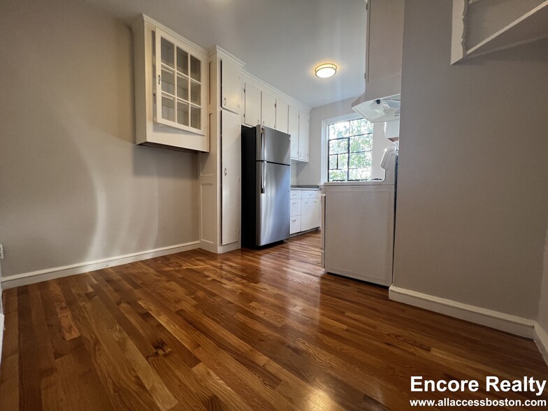 Building Photo - 105 Longwood Ave