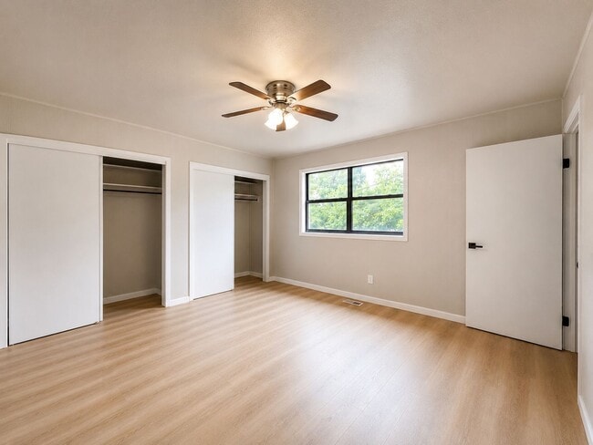 Building Photo - Remodeled 2 Bed/ 1.5 Bath Townhouse in Batesville!