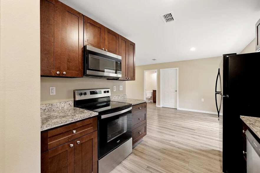 Building Photo - 612 Timberline Dr