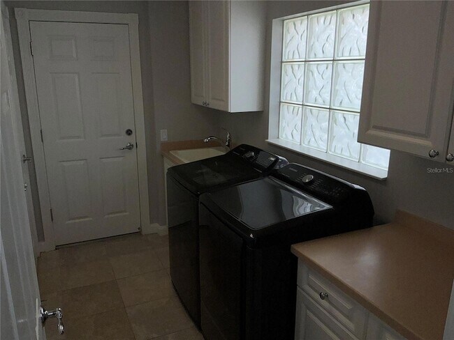 Building Photo - 11616 Garessio Ln