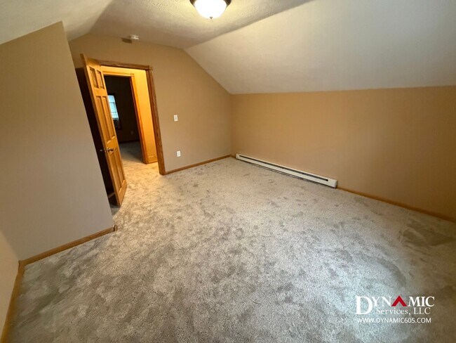 Building Photo - 717 W 16th St