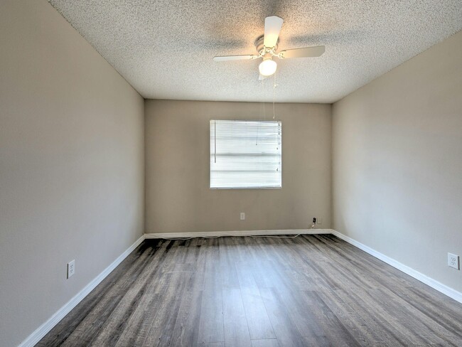 Building Photo - 608 Golden Raintree Pl