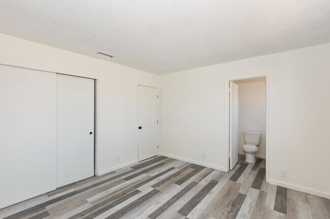 Building Photo - 15073 Mojave St