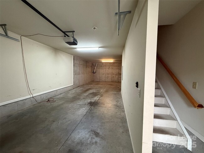 Building Photo - 128 Steinbeck Wy