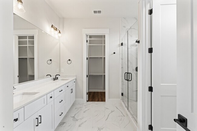 Building Photo - 1526 Jones Ave