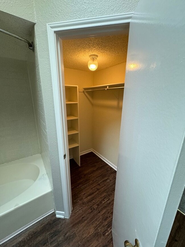 Building Photo - NICE 3 BEDROOM FEATURING WOOD VINYL PLANK ...