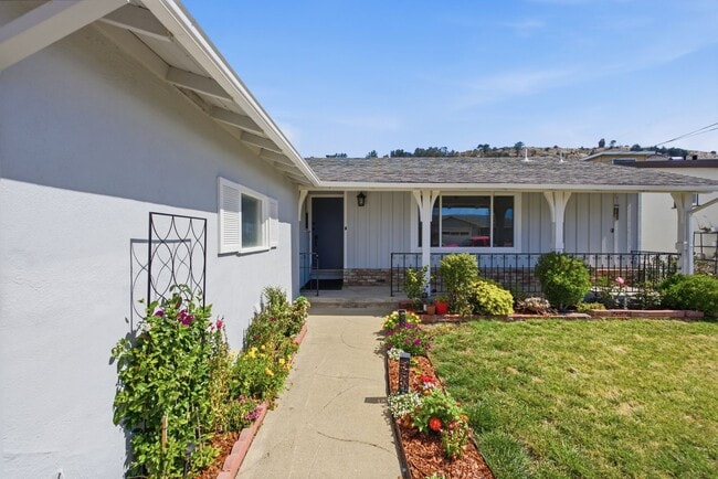 Building Photo - Spacious South San Francisco Home with Large Backyard, Garage & In-Unit Laundry