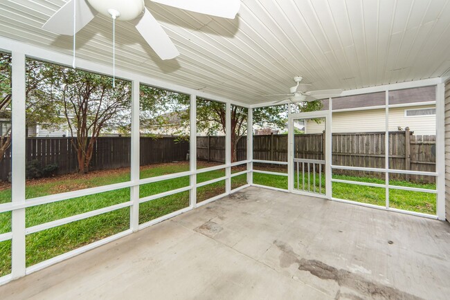 Building Photo - 4 Bedroom 2.5 Bath Home in Felder Creek - ...