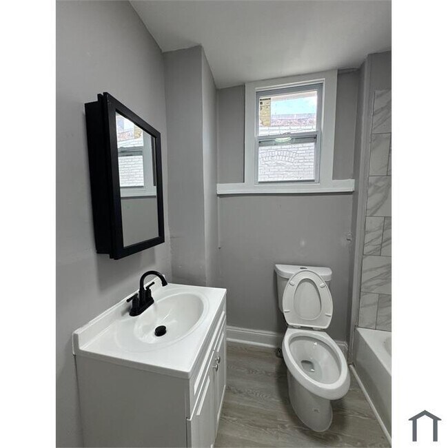 Building Photo - 3 Bedroom Home