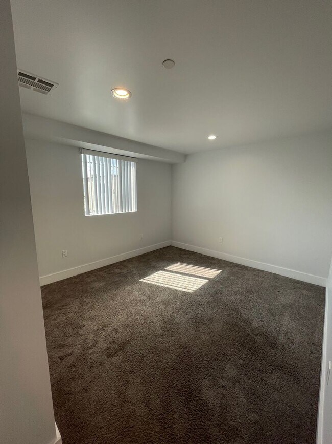 Building Photo - 2131