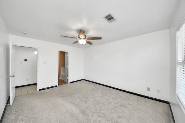 Building Photo - 3827 Dogwood Tr