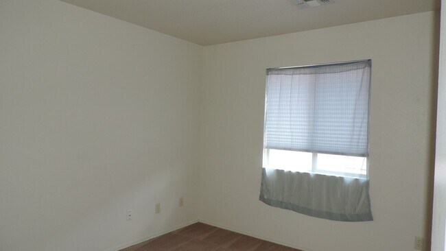 Building Photo - Chaparral Village North 3 bedroom home
