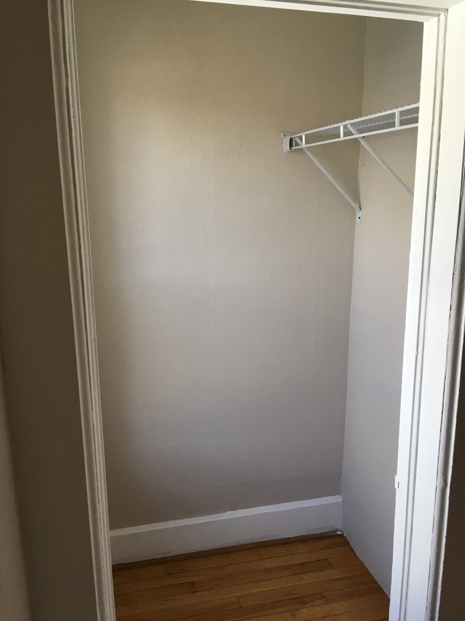 Building Photo - 452 E Holum St