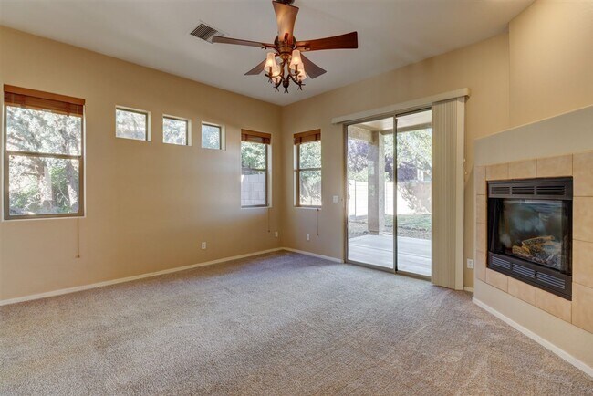 Building Photo - 3 bed, 2 bath Granville Home for Rent!