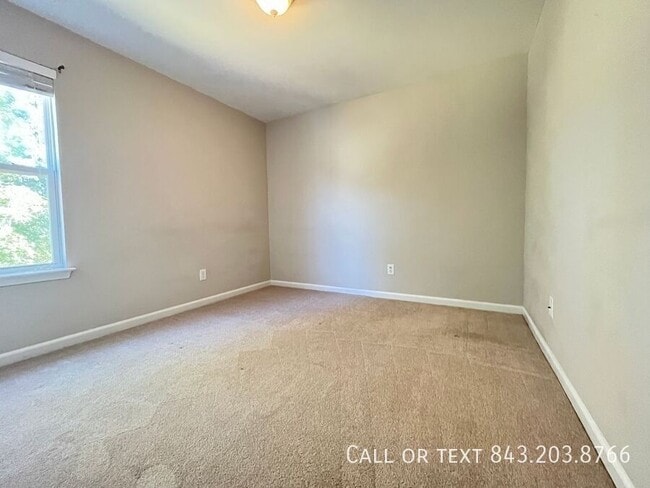 Building Photo - 214 Recess Dr