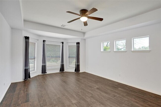 Building Photo - 2001 Singing Hls