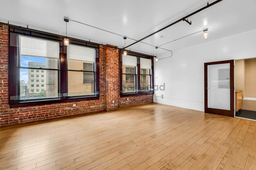 Building Photo - 460 S Spring St