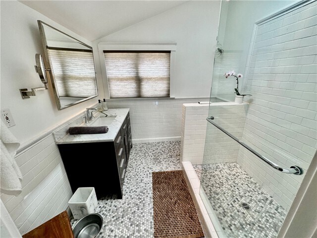 Building Photo - 563 Cress St