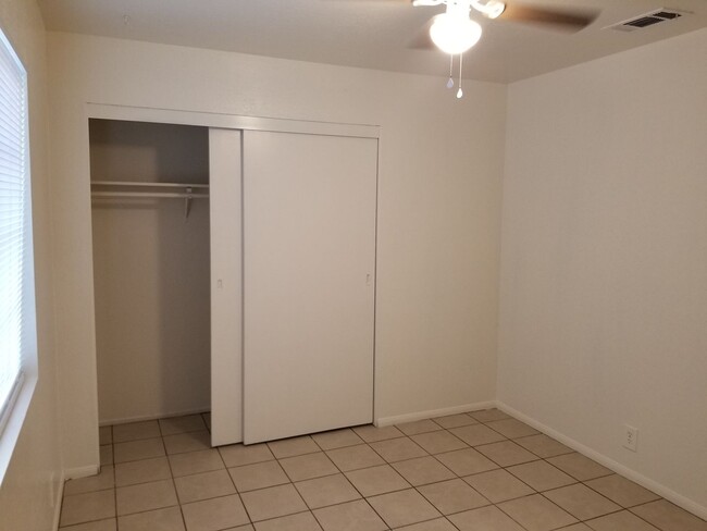 Building Photo - 4 bedroom house for rent