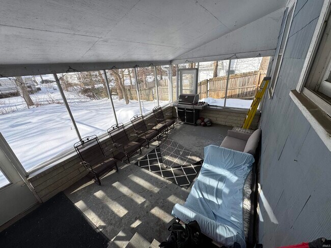 Building Photo - 526 S Mitchell St