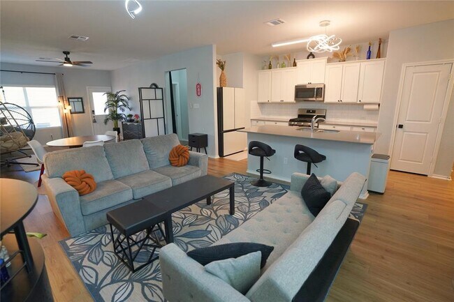 Building Photo - 8014 Purple Aster Pass