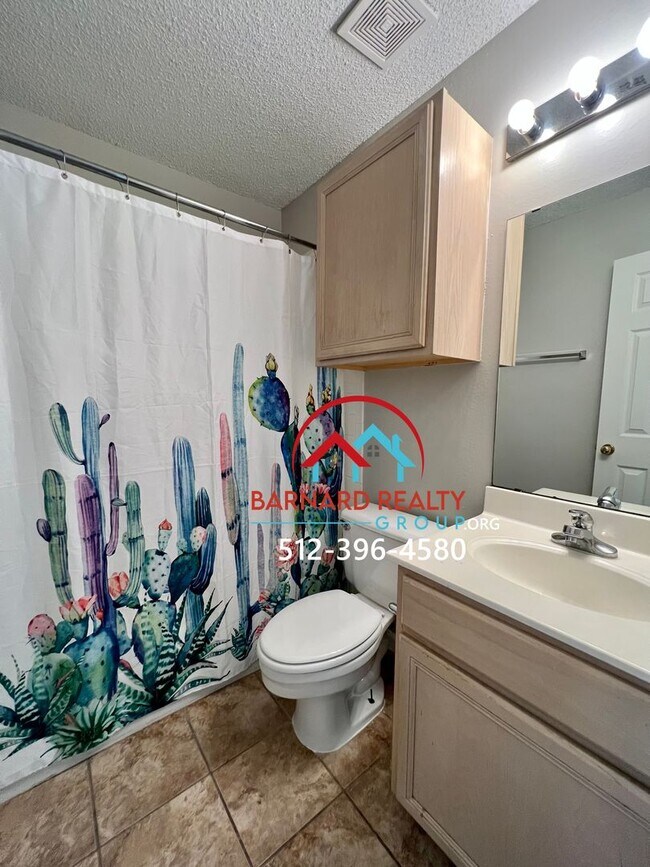 Building Photo - Available July 25: Spacious 3 Bedroom, 2.5 Bath Duplex with Garage