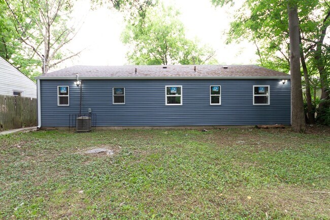 Building Photo - Completely remodeled 3 bed 1 bath home ready for a new tenant. Apply today and get approved for a...