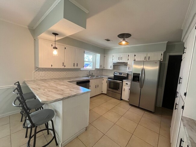 Building Photo - New Listing!