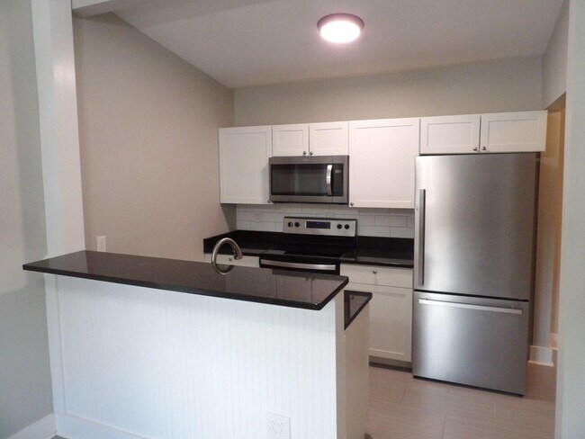 Building Photo - 609 Taylor Ave