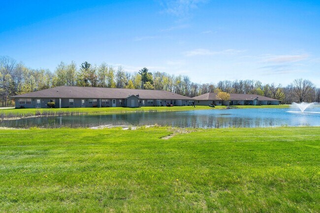 Building Photo - 308-308 Golf View Rd