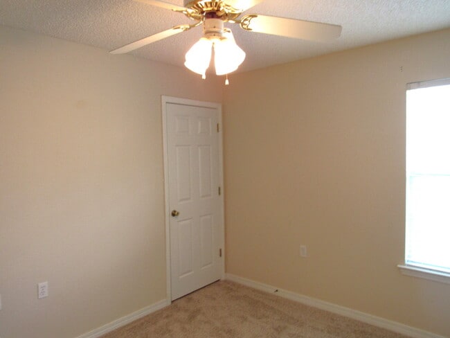 Building Photo - North Pensacola Home with Community Pool –...