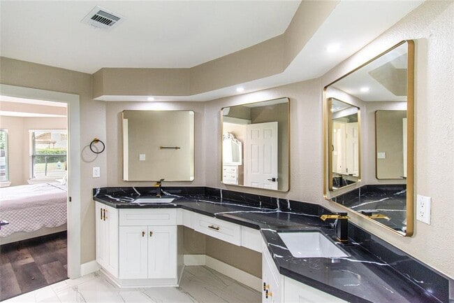 Building Photo - 3227 Westwick Dr