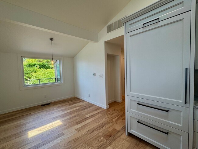 Building Photo - Stunning completely remodeled waterfront P...