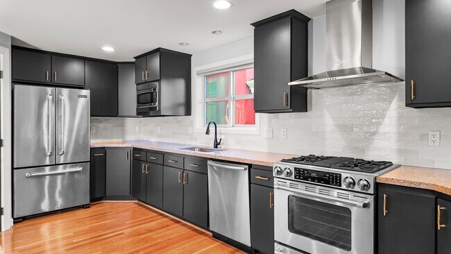 Building Photo - 3bd/2.5ba Seattle Townhome