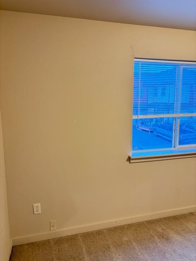 Building Photo - 3 Bedrooms 2 1/2 Bathroom Bozeman Townhouse - Great Location