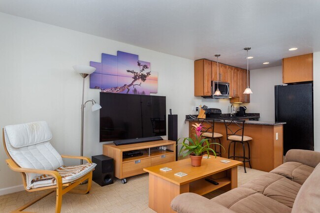 Building Photo - Just landing in the East Bay? Fully Furnished Resort 1 Bdrm. condo available on a short or long t...
