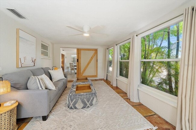 Building Photo - 2650 Leafy Ln