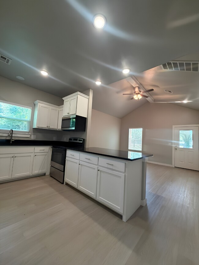 Building Photo - Beautiful, Pet-friendly 2-Bedroom, 2-Bath Home in Perry!