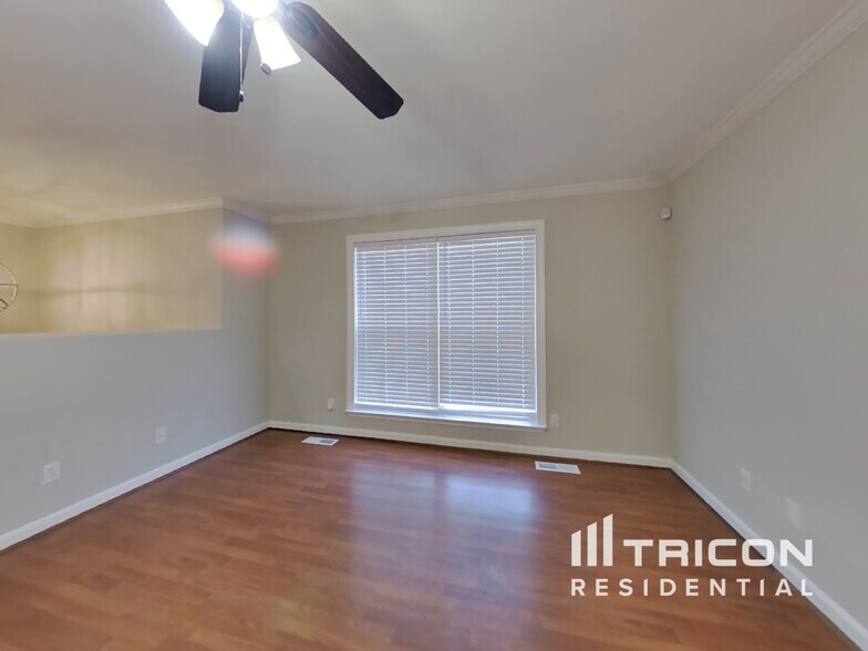 Building Photo - 8807 Dundee Dr