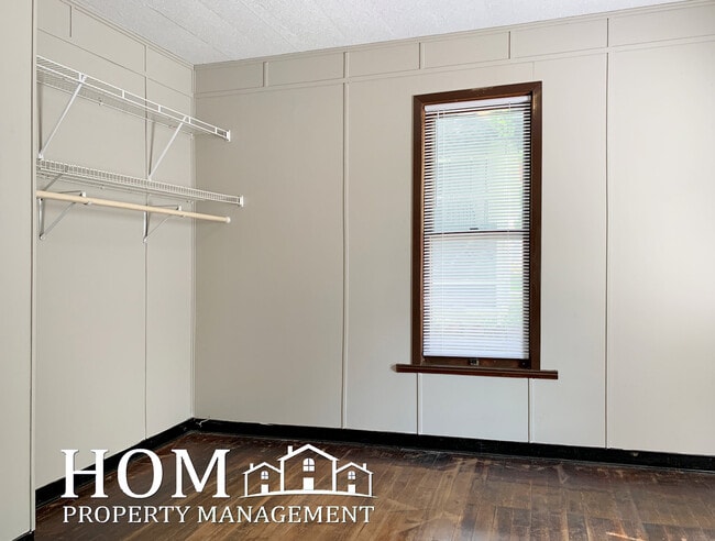 Building Photo - 127 Center St