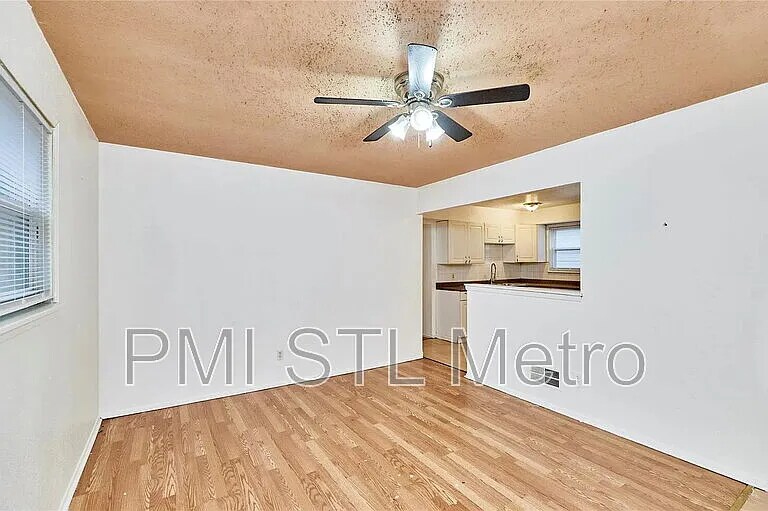 Building Photo - 1229 Lakeview Ave