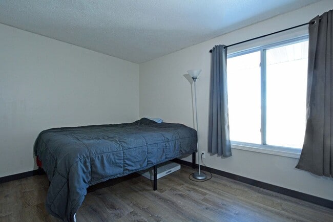 Building Photo - Beautiful 3-Bed 2-Bath Townhouse in Brooklyn Park!