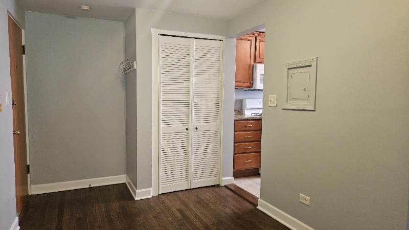 Building Photo - 4044 N California Ave