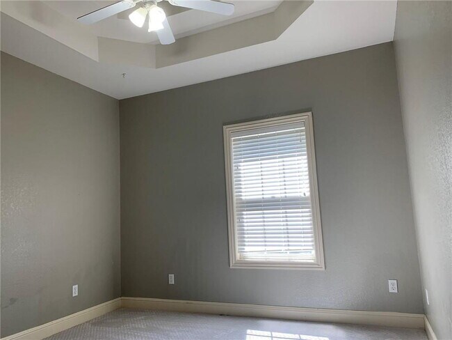 Building Photo - 5604 S 43rd St
