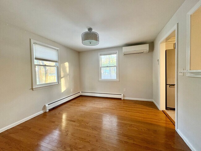 Building Photo - Available Now | 3 Bed, 1.5 Bath Single-Family Home in Westford, MA | Updated Kitchen, Finished Ba...