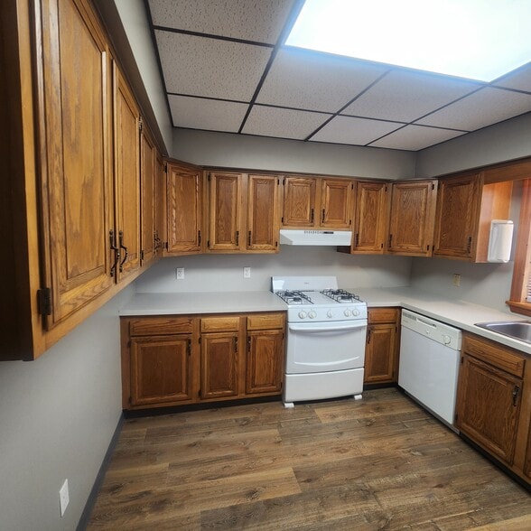 Building Photo - 3908 5th Ave